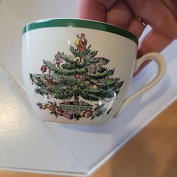 Vintage Spode Christmas tea cups/saucers 7oz. Set of 6 - Picture 9 of 9